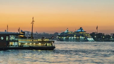 İstanbul, Türkiye, 7 Kasım 2019.Sabah saatlerinde İstanbul 'da Avrupa ve Asya kıtası arasında. İstanbul' dan şehir manzarası ve şehir manzarası .