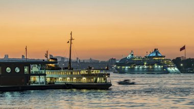 İstanbul, Türkiye, 7 Kasım 2019.Sabah saatlerinde İstanbul 'da Avrupa ve Asya kıtası arasında. İstanbul' dan şehir manzarası ve şehir manzarası .