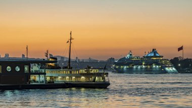 İstanbul, Türkiye, 7 Kasım 2019.Sabah saatlerinde İstanbul 'da Avrupa ve Asya kıtası arasında. İstanbul' dan şehir manzarası ve şehir manzarası .