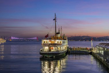 İstanbul, Türkiye, 7 Kasım 2019.Sabah saatlerinde İstanbul 'da Avrupa ve Asya kıtası arasında. İstanbul' dan şehir manzarası ve şehir manzarası .