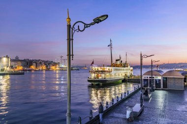 İstanbul, Türkiye, 7 Kasım 2019.Sabah saatlerinde İstanbul 'da Avrupa ve Asya kıtası arasında. İstanbul' dan şehir manzarası ve şehir manzarası .
