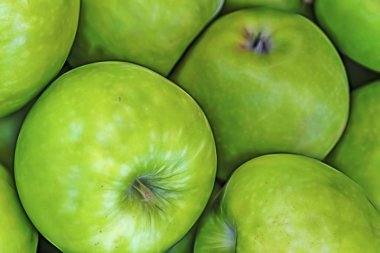 Süpermarketteki elmaları kapat