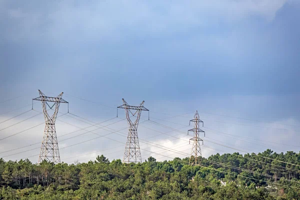 Hoogspanningsleidingen Bossen — Stockfoto