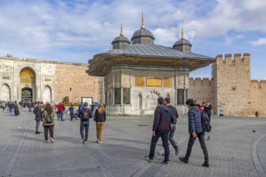 İstanbul, 23 Kasım 2019.istanbul, Asya ve Avrupa kıtaları arasında rüya şehri. İstanbul 'dan manzara ve şehir manzarası. Ahmet 3 çeşmesi ve insanlar..