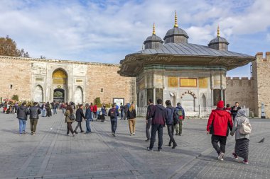İstanbul, 23 Kasım 2019.istanbul, Asya ve Avrupa kıtaları arasında rüya şehri. İstanbul 'dan manzara ve şehir manzarası. Ahmet 3 çeşmesi ve insanlar..