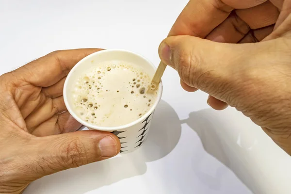 Közeli Instant Kávé Tejjel Fából Készült Kanállal Kezében Fehér Háttér — Stock Fotó