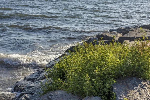 Rocce Onde Sul Lato Mare — Foto Stock