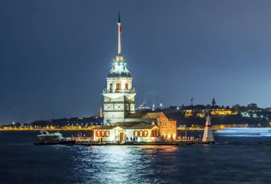 uskudar, istanbul, 7 Aralık 2019. Bakire Kulesi ve İstanbul Bosporus 'taki eski kasaba.