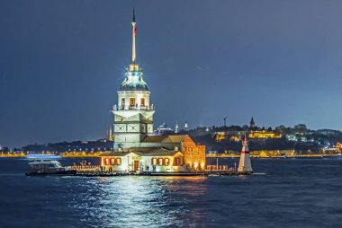 uskudar, istanbul, 7 Aralık 2019. Bakire Kulesi ve İstanbul Bosporus 'taki eski kasaba.
