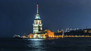 uskudar, istanbul, 7 Aralık 2019. Bakire Kulesi ve İstanbul Bosporus 'taki eski kasaba.