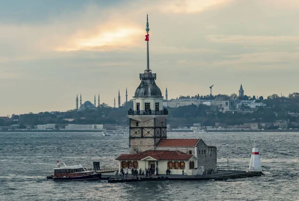 Uskudar Istanbul Aralık 2019 Bakire Kulesi Stanbul Bosporus Taki Eski — Stok fotoğraf