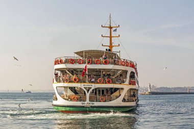 İstanbul, İstanbul. 16 Kasım 2019. Avrupa ve Asya kıtası arasında rüya şehri. İstanbul 'dan Kadiköy' deki Kadıköy rıhtımında feribot ile şehir manzarası ve deniz manzarası.