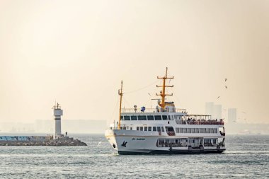 İstanbul, İstanbul. 16 Kasım 2019. Avrupa ve Asya kıtası arasında rüya şehri. Haydarpaşa ile Kadiköy arasında Haydarpaşa İskelesi bulunan İstanbul 'dan şehir manzarası ve deniz manzarası.