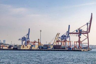 İstanbul, İstanbul. 16 Kasım 2019. Avrupa ve Asya kıtası arasında rüya şehri. Haydarpaşa ilçesine bağlı İstanbul 'dan şehir manzarası ve deniz manzarası.