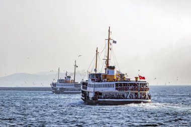 İstanbul, İstanbul. 16 Kasım 2019. Avrupa ve Asya kıtası arasında rüya şehri. Şehir manzarası ve deniz manzarası Marmara Denizi ve Bosporus 'ta şehir sınırları feribotları olan İstanbul' dan..