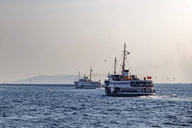 İstanbul, İstanbul. 16 Kasım 2019. Avrupa ve Asya kıtası arasında rüya şehri. Şehir manzarası ve deniz manzarası Marmara Denizi ve Bosporus 'ta şehir sınırları feribotları olan İstanbul' dan..