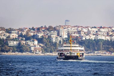 İstanbul, İstanbul. 16 Kasım 2019. Avrupa ve Asya kıtası arasında rüya şehri. İstanbul 'dan deniz manzarası ve feribotu Bosporus' ta..