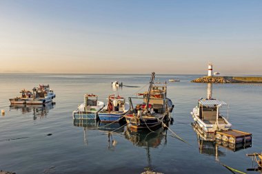 Kumkapi, İstanbul, hindi-Temmuz 31,2019.Deniz manzaralı balıkçı tekneleri ve tekneleri.