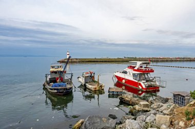 Kumkapi, İstanbul, hindi-Temmuz 31,2019.Deniz manzaralı balıkçı tekneleri ve tekneleri.