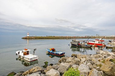 Kumkapi, İstanbul, hindi-Temmuz 31,2019.Deniz manzaralı balıkçı tekneleri ve tekneleri.