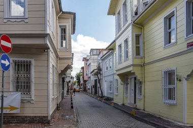 istabul, hindi-ağustos 18.2019.rüya şehir Avrupa ile Asya kıtası arasında, İstanbul. Kadirga ilçesinde eski ve tarihi binaları olan İstanbul 'dan şehir manzarası.