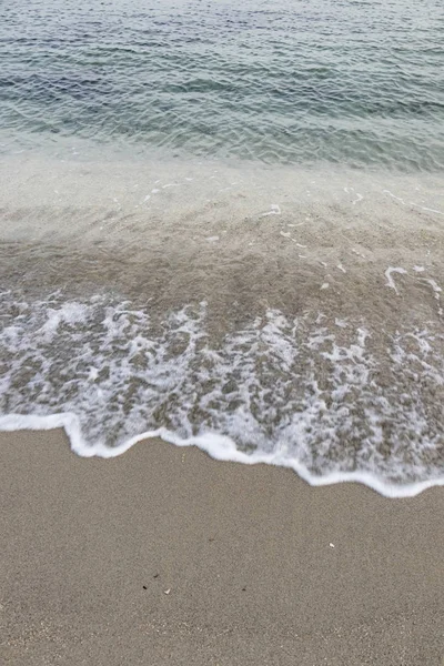 Kumsal Dalgalar Kışın Deniz Kıyısında — Stok fotoğraf