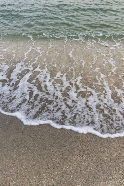 Kumsal Dalgalar Kışın Deniz Kıyısında — Stok fotoğraf