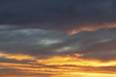 gökyüzü bulutlu havalarda, Hava hareketleri