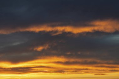 gökyüzü bulutlu havalarda, Hava hareketleri
