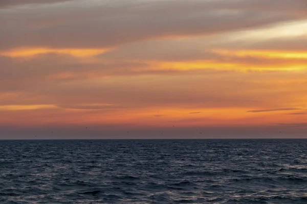 Mar Ondulado Horizonte Pôr Sol — Fotografia de Stock