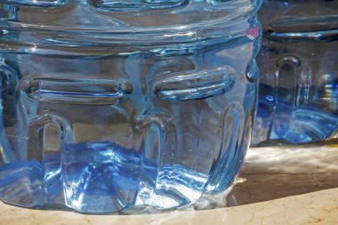 Evcil hayvan şişesinde içilebilir su