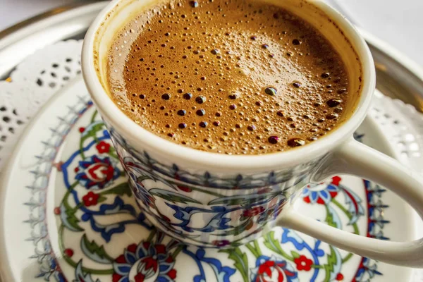 Tradycyjna Kawa Turecka Wzorzystej Filiżance Kawy — Zdjęcie stockowe