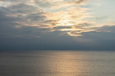 gökyüzü bulutlu havalarda, Hava hareketleri