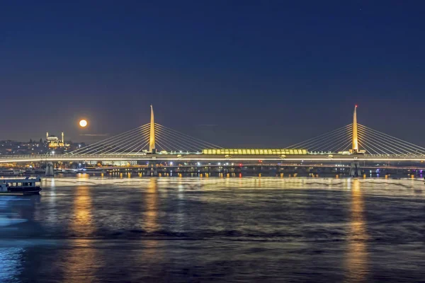 Goldenhorn Istanbul Pavo Enero 2020 Luna Llena Goldenhorn Con Puente — Foto de Stock