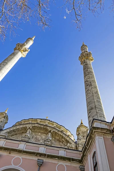 Ortakoy Org Turkey January 2020 Ortakoy清真寺位于贝科塔区Ortaky码头广场的水边 是博斯普鲁斯省最受欢迎的地点之一 — 图库照片