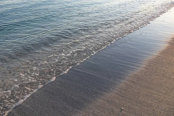 Praia Areia Ondas Costeiras Temporada Inverno — Fotografia de Stock