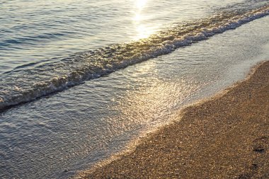 Kumsal, kum ve kışın dalgalar