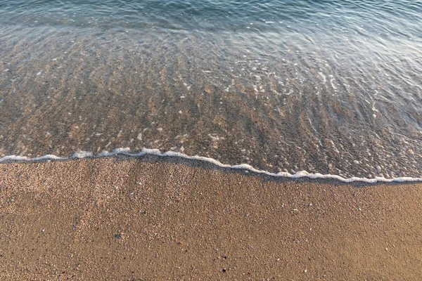 Praia Areia Ondas Costeiras Temporada Inverno — Fotografia de Stock