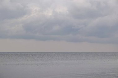 Gökyüzü ve yağmur bulutları doğada