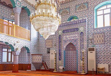 Rumelifeneri, istanbuli, hindi-26 Ocak 2020. Rumelifeneri köyündeki yeni caminin iç manzarası fayanslı ve dekorasyonlu..