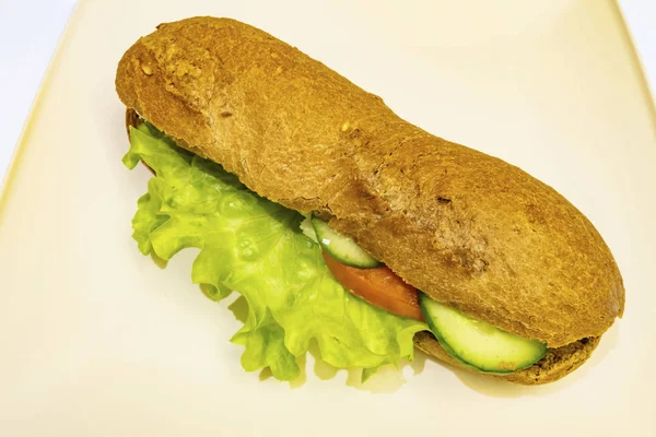 Close Pronto Para Comer Sanduíche Com Queijo Tomate Pepino Alface — Fotografia de Stock