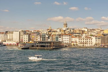 İstanbul, 23 Şubat 2020. Avrupa ile Asya arasında tarihi binalar ve İstanbul Boğazı arasında rüya şehri