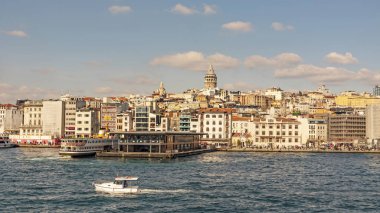 İstanbul, 23 Şubat 2020. Avrupa ile Asya arasında tarihi binalar ve İstanbul Boğazı arasında rüya şehri