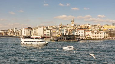 İstanbul, 23 Şubat 2020. Avrupa ile Asya arasında tarihi binalar ve İstanbul Boğazı arasında rüya şehri