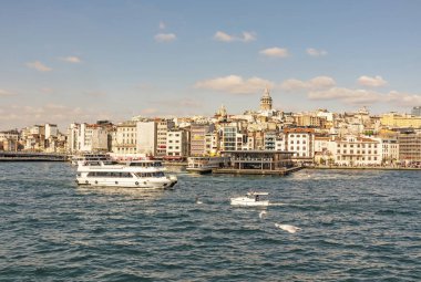 İstanbul, 23 Şubat 2020. Avrupa ile Asya arasında tarihi binalar ve İstanbul Boğazı arasında rüya şehri