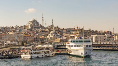 İstanbul, 23 Şubat 2020. Avrupa ile Asya arasında tarihi binalar ve İstanbul Boğazı arasında rüya şehri