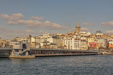 İstanbul, 23 Şubat 2020. Avrupa ile Asya arasında tarihi binalar ve İstanbul Boğazı arasında rüya şehri