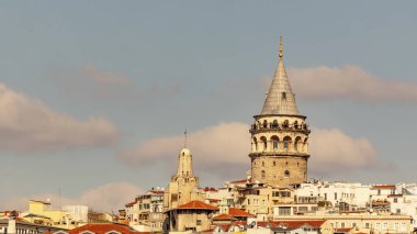 İstanbul, 23 Şubat 2020. Avrupa ile Asya arasında tarihi binalar ve İstanbul Boğazı arasında rüya şehri