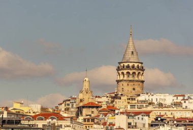 İstanbul, 23 Şubat 2020. Avrupa ile Asya arasında tarihi binalar ve İstanbul Boğazı arasında rüya şehri