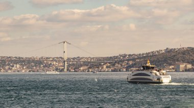 İstanbul, 23 Şubat 2020. Avrupa ile Asya arasında tarihi binalar ve İstanbul Boğazı arasında rüya şehri